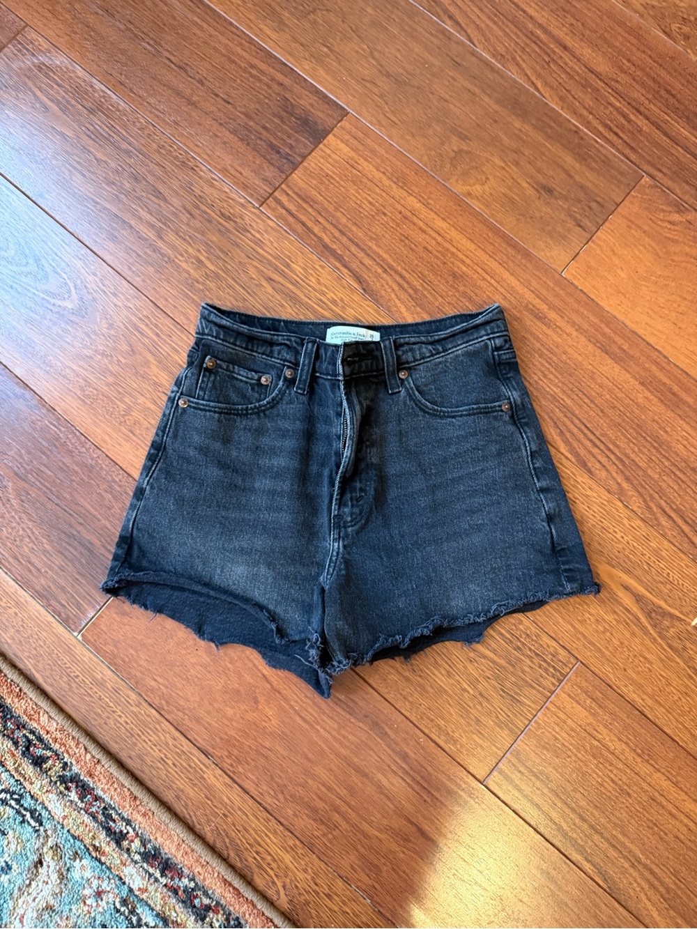Abercrombie & Fitch 90s Relaxed Cutoff Shorts Black